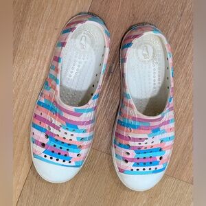 Kids Native Jefferson Water-Friendly Slip-On Shoes in Pink & Blue Stripe size 1